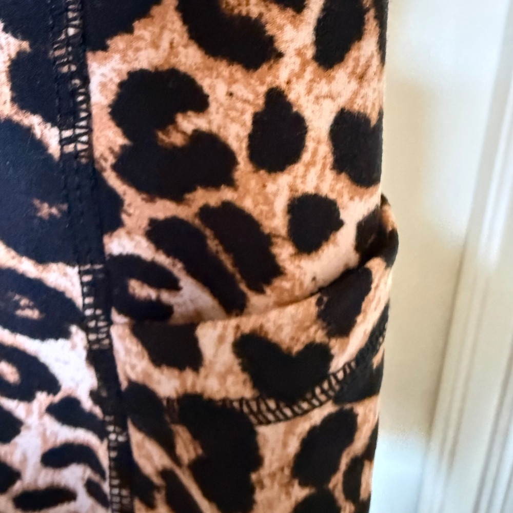 Leopard Print Bike Shorts Women's Pockets Athletic Workout Leggings Size M - Picture 3 of 5
